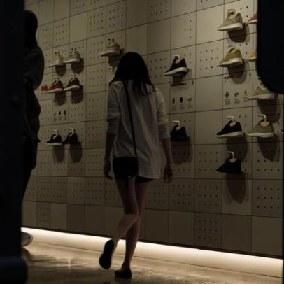 Fabricante de sapatilhas transforma-se numa empresa de IA