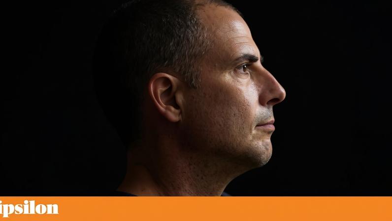 Ricardo Araújo Pereira faz stand-up em Verificando Se Você É Humano