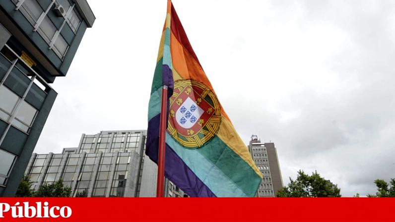 Há um mês, uma proposta semelhante do Chega tinha sido chumbada, mas a do CDS conseguiu aprovação esta sexta-feira