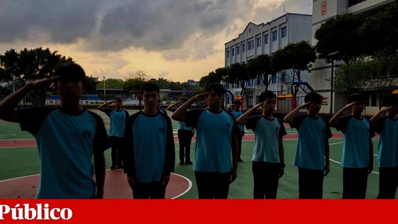 Alunos da Escola Portuguesa de Macau recebem treino militar em internato