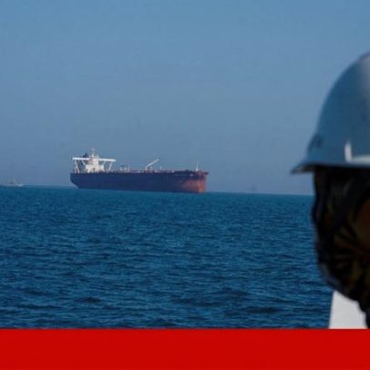 Primeiros navios atravessam o estreito de Ormuz após a reabertura