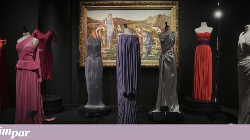 Os plissados da Madame Grès ou de Givenchy estão em diálogo com o *Espelho de Vénus* de Burne-Jones