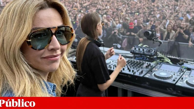 Silvia Salis ao lado da DJ belga Charlotte Witte, numa actuação em Génova