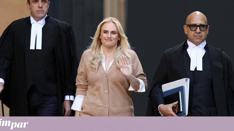 Rebel Wilson esteve em tribunal no primeiro dia da audiência nesta segunda-feira, 20 de Abril