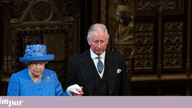 Carlos e a mãe Isabel na abertura do Parlamento em 2017