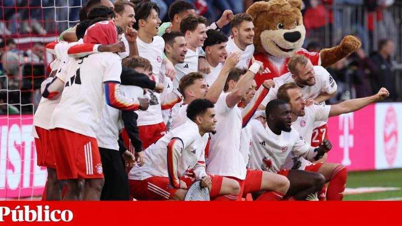 Jogadores do Bayern celebram o título alemão