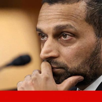 Diretor do FBI processa The Atlantic, que o descreve como alcoólico e paranóico