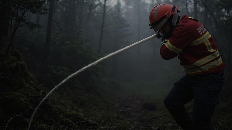 Às 8h10, estavam no local, 106 operacionais, com o apoio de 32 veículos