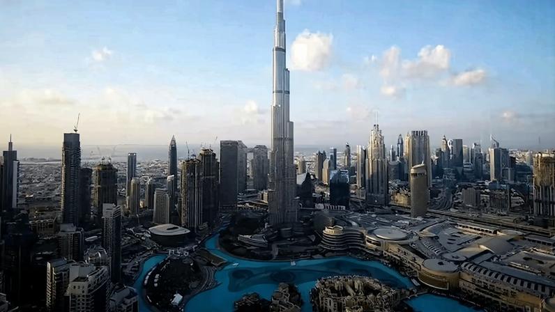 Hotéis de luxo em Dubai, incluindo Burj al Arab e Armani, fecham para renovações