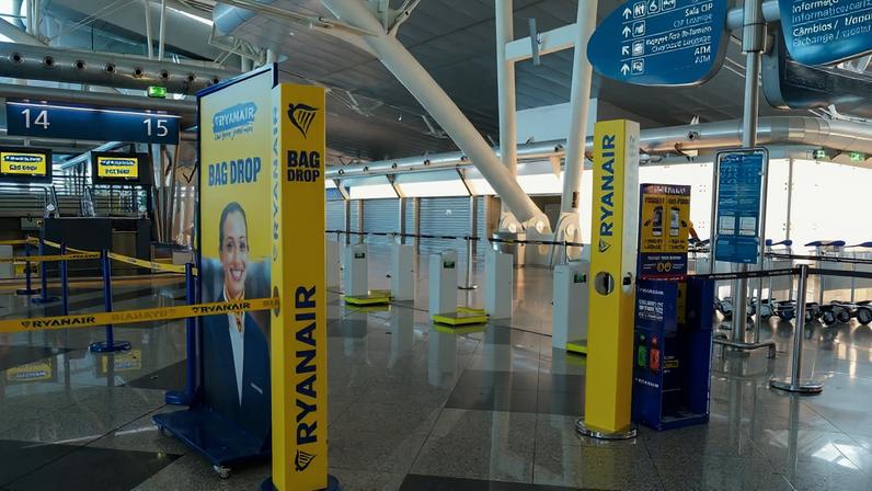 Ryanair encerra check-in e entrega de bagagem uma hora antes do voo