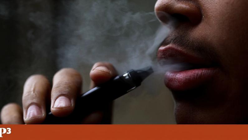Reino Unido avança com proibição vitalícia do tabaco para menores de 18 anos