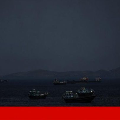 Irão apreende dois navios comerciais no estreito de Ormuz
