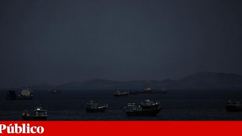 Irão apreende dois navios comerciais no estreito de Ormuz