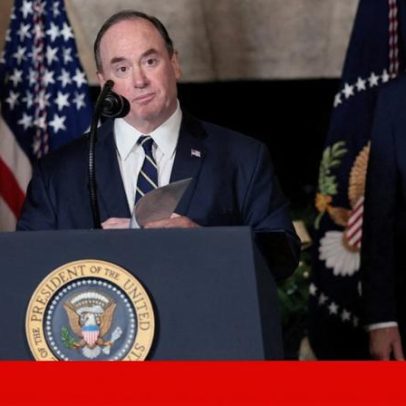 Secretário da Marinha dos EUA, John Phelan, demitido pelo Pentágono