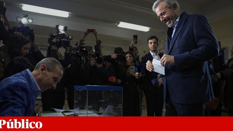 Jorge Azcón conseguiu a vitória em Aragão, mas precisa do Vox para governar