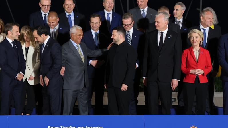 Zelensky no palco e desvia atenções da crise no Médio Oriente