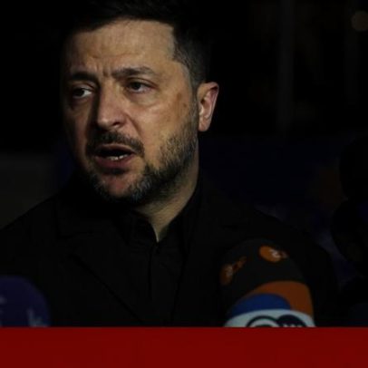 Zelensky afirma que EUA mantêm fornecimento de armas a Kiev