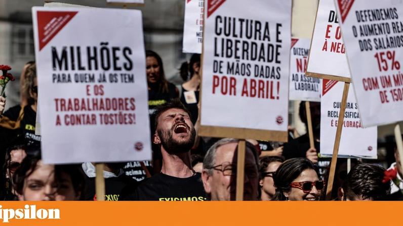 Protesto dos trabalhadores da EGEG esta sexta-frente na Praça do Município. Em causa estão aumentos salariais acima da inflação