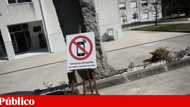 Uso de smartphones nas escolas está proibido até ao 6.º ano