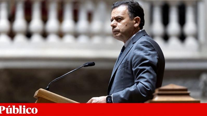 Leis laborais em impasse; Montenegro afirma que o país não vai acabar sem reforma