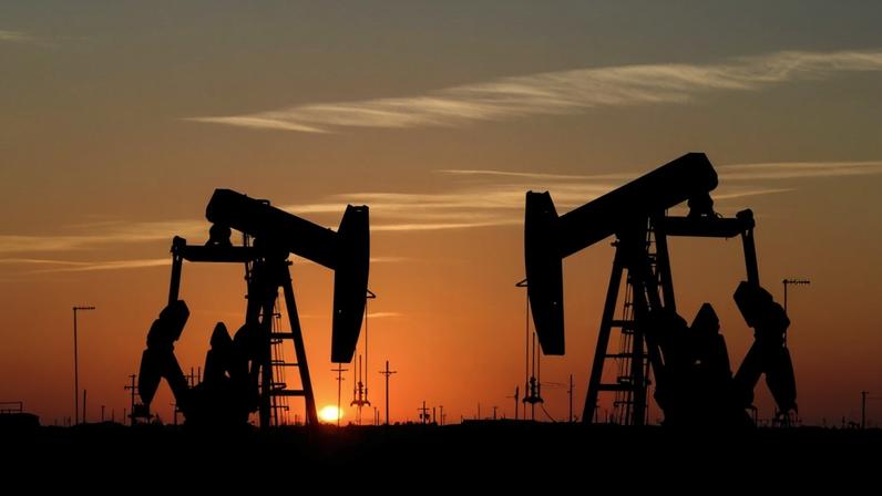 Petróleo sobe e atinge novo pico desde o início da guerra no Médio Oriente