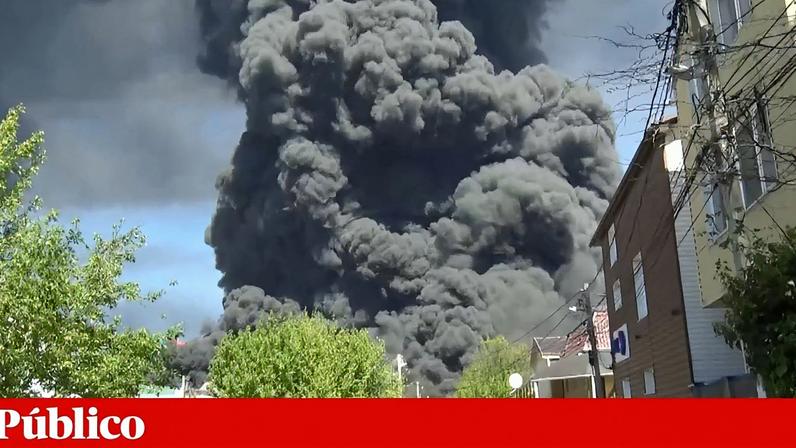 Cidade russa enfrenta rasto tóxico após ataque ucraniano a refinaria