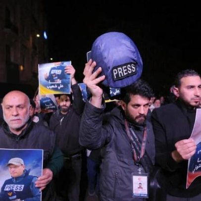 Israel veste jornalista assassinado com uniforme do Hezbollah