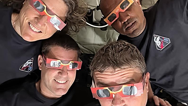 NASA divulga lista de músicas para acordar a tripulação da Artemis II com Chappell Roan, David Bowie e Denzel Curry