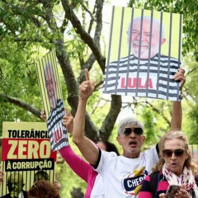 Visita de Lula divide manifestantes e gera clima de tensão