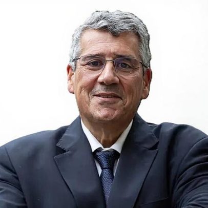 Nova assistente aproxima-se de ser companheira