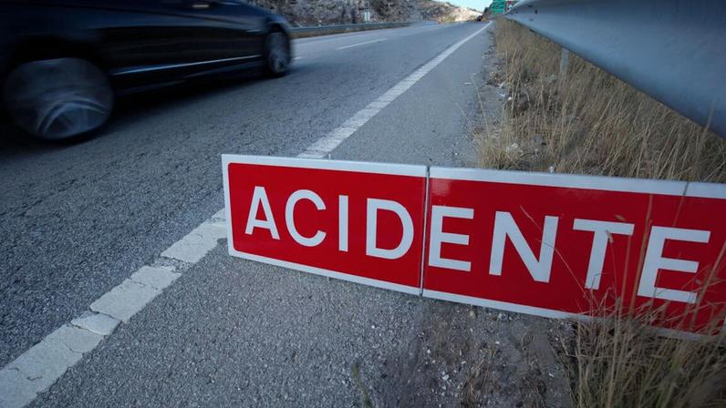 Homem morre em colisão entre carro e camião na A1