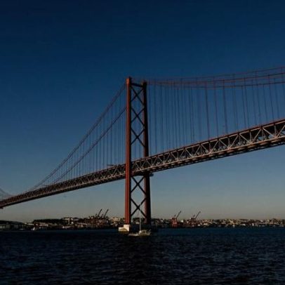 Trânsito cortado na ponte 25 de Abril no sentido sul-norte por acidente