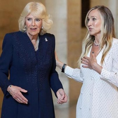 Camilla e Sarah Jessica Parker em Nova Iorque mostram literatura e estilo