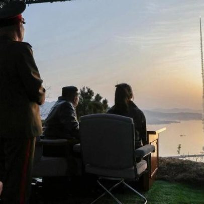 Coreia do Norte testa mísseis balísticos com ogivas de fragmentação