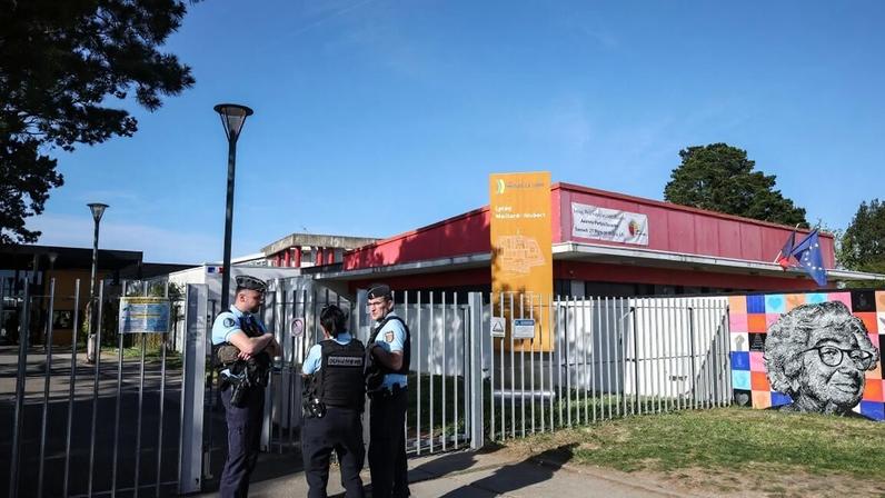 Adolescente hospitalizada após esfaqueamento numa escola secundária em França