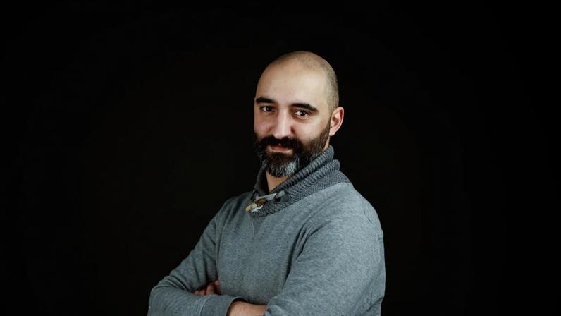 Imposto de faz de conta e apoio na gaveta em foco