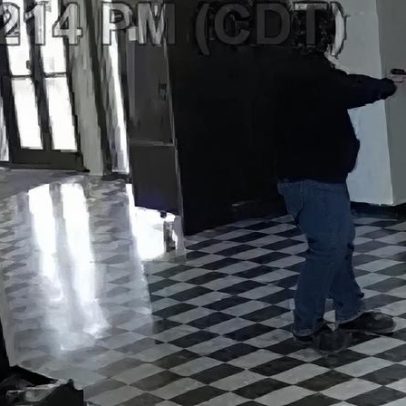 Diretor de escola imobiliza atirador e evita massacre nos EUA