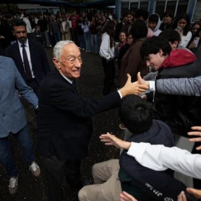 Marcelo recebido como estrela numa escola de Águeda