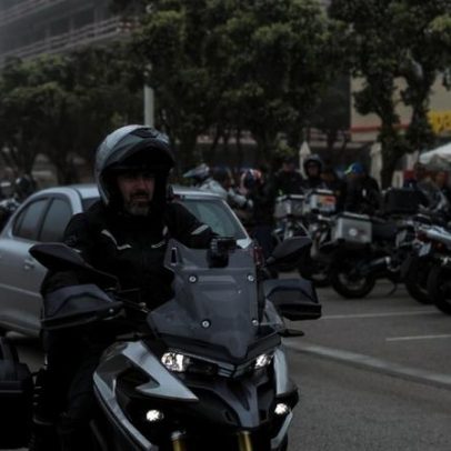 Motards protestam junto ao Forte de São João contra proibição considerada erro