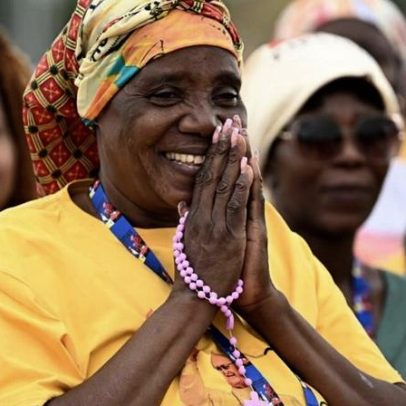 Multidão em Angola busca consolo nas palavras de Leão XIV