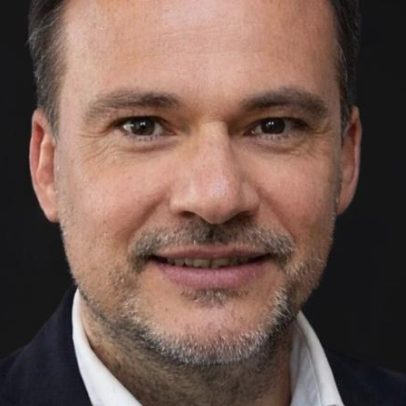 Abril enfrenta críticas após alegado golpe