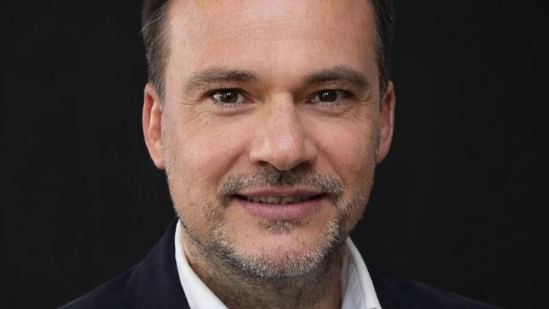 Abril enfrenta críticas após alegado golpe