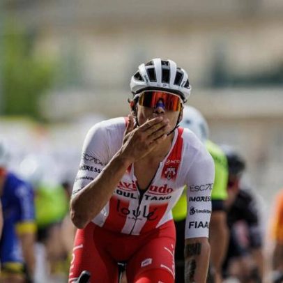 Tomas Contte vence a 1.ª etapa do GP O Jogo e veste a amarela