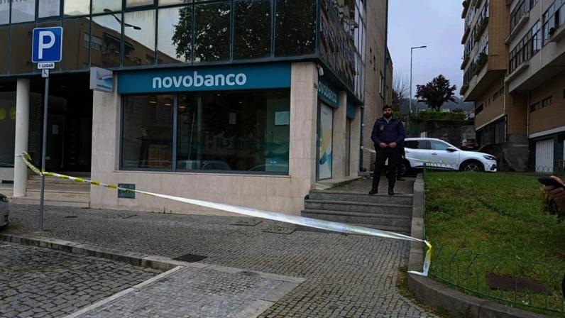 Autoridades estão no local a investigar