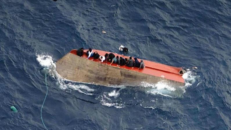 Mais de 400 migrantes resgatados ao largo da costa da Líbia