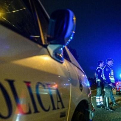Cadáver baleado encontrado dentro de carrinha
