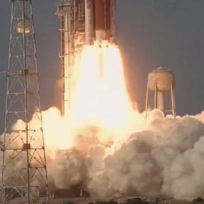 Ártemis II descola com quatro astronautas rumo à Lua