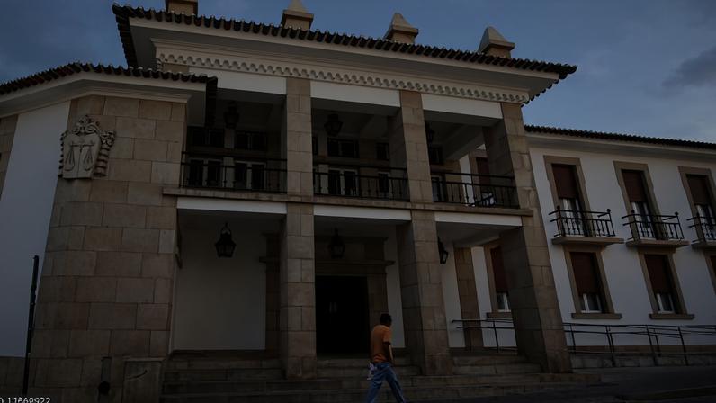 Tribunal de Évora condena dois homens a prisão por roubos e sequestros em bancos