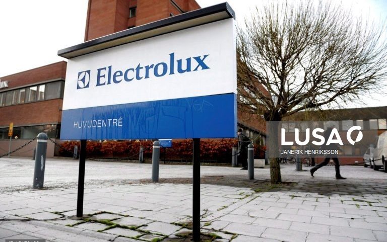 Electrolux aumenta capital em 830 milhões e corta 3.000 empregos