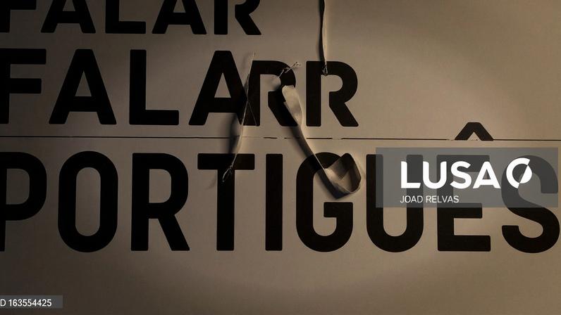 Imigrantes pagam por cursos de português para nacionalidade, diplomas falsos.